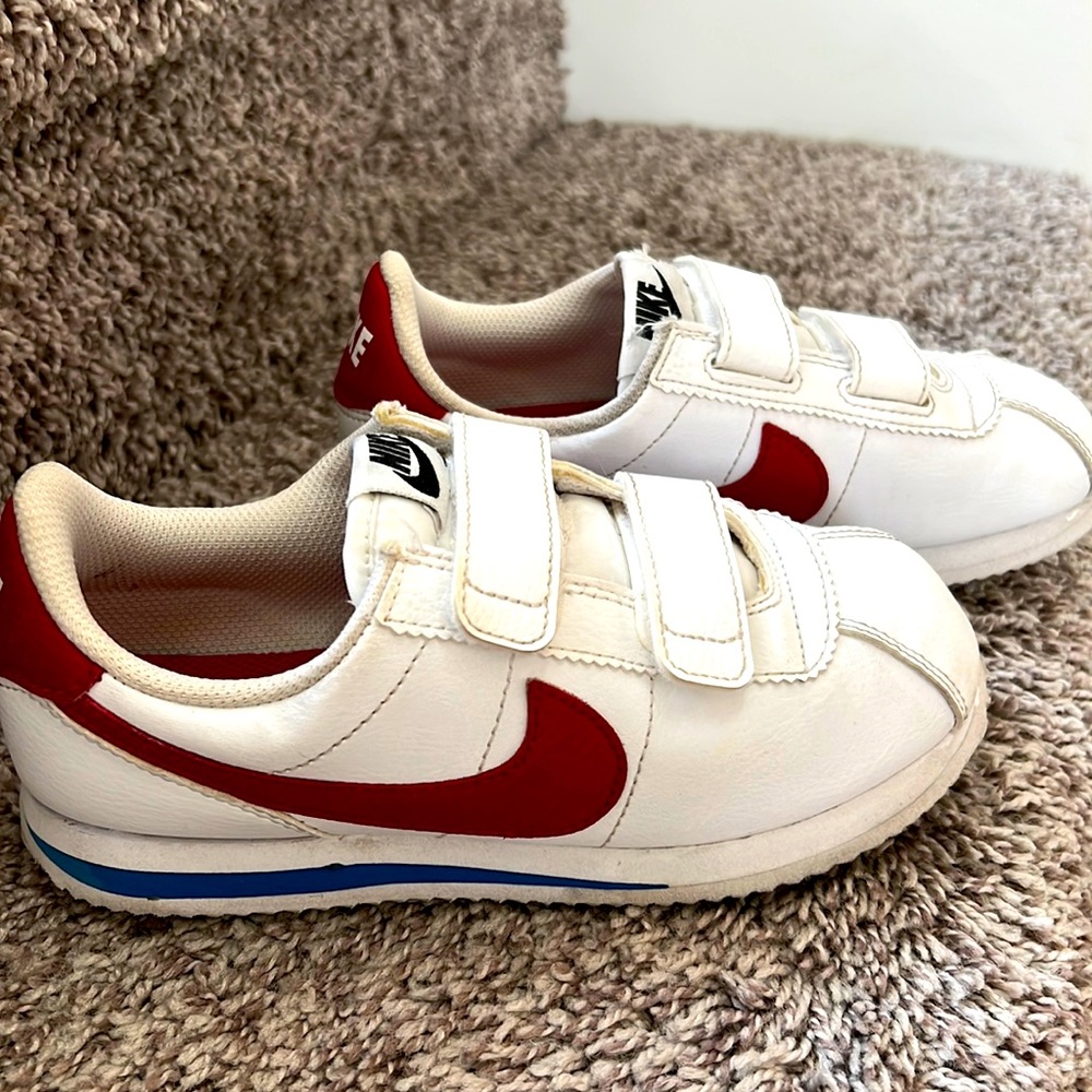 #Nike used kids sneakers size 1Y.